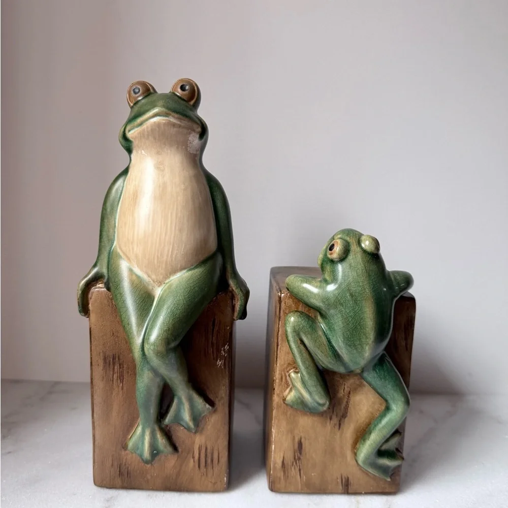Charming Frog Bookends - Green and Brown